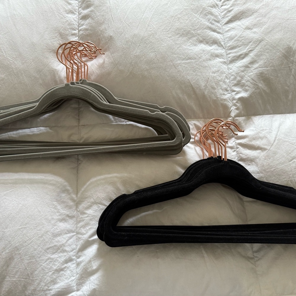 Set of Velvet Hangers with Rose Gold Hooks